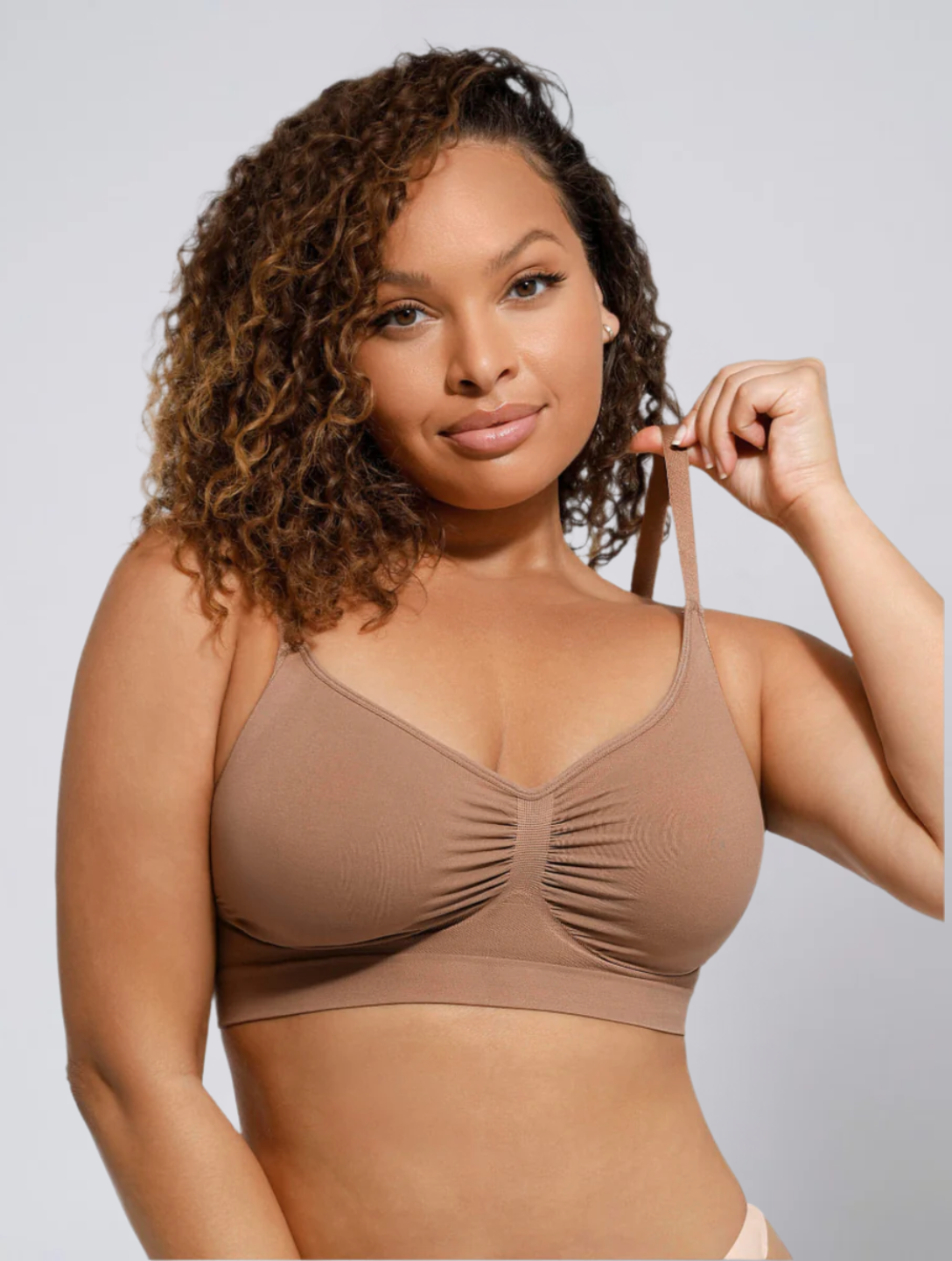 Seamless Wireless Bra for Women – Comfort Bra with Molded Cups and Wide Back Support