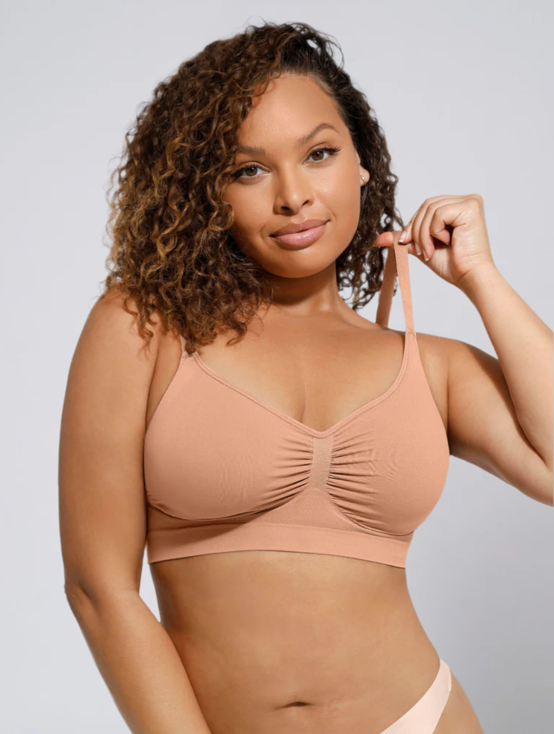 Seamless Wireless Bra for Women – Comfort Bra with Molded Cups and Wide Back Support